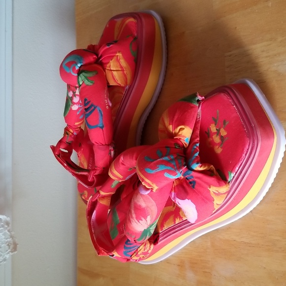 FARM Rio Shoes - NEW FARM Rio Fruit Print Puffy Platform Sandals